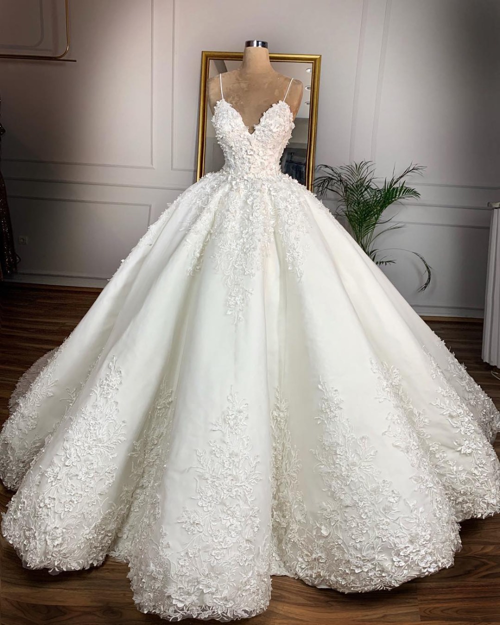 T48 Women Luxury Lace Sexy Ball Gown Wedding Dresses